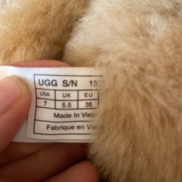 TALL BAILEY BUTTON UGGS - Picture 4 of 8